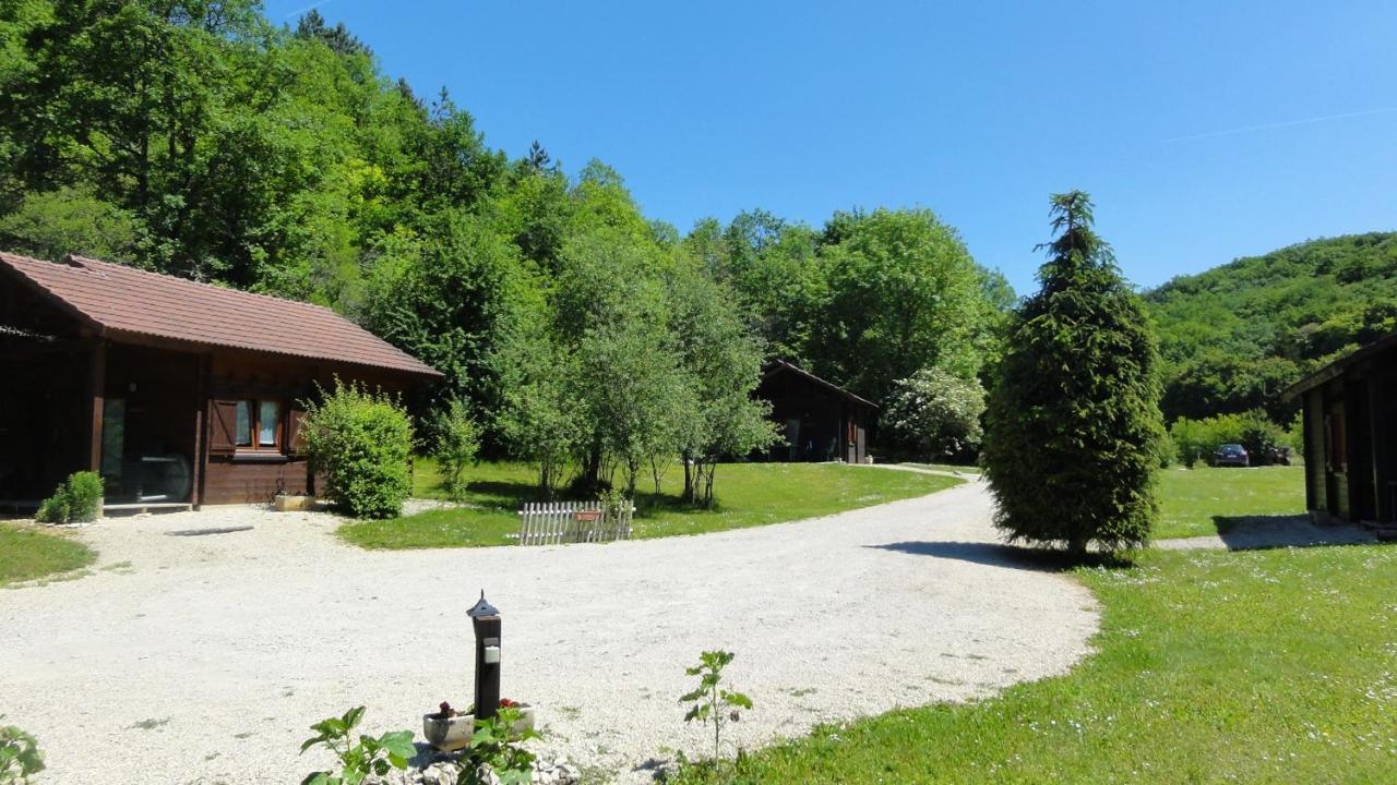 La Roche Du Moulin Villa Saint-More Exterior photo